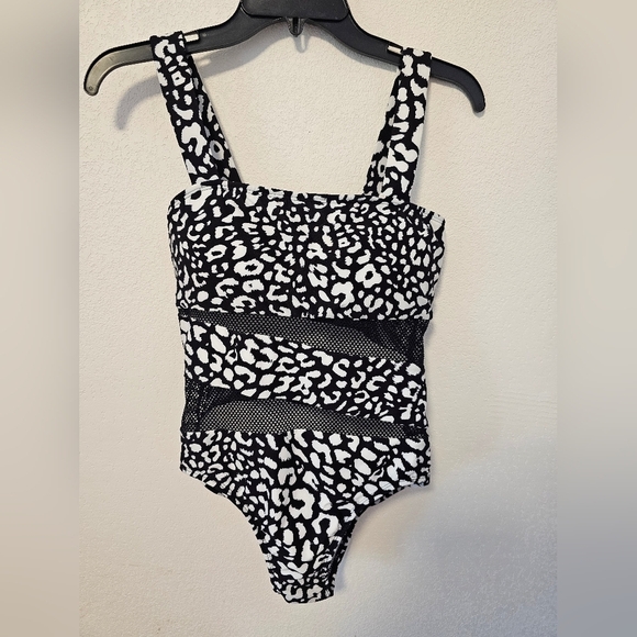 Carmen Marc Valvo Black and White One Piece Swim Suit Women's Size 10 NWOT - Picture 7 of 7